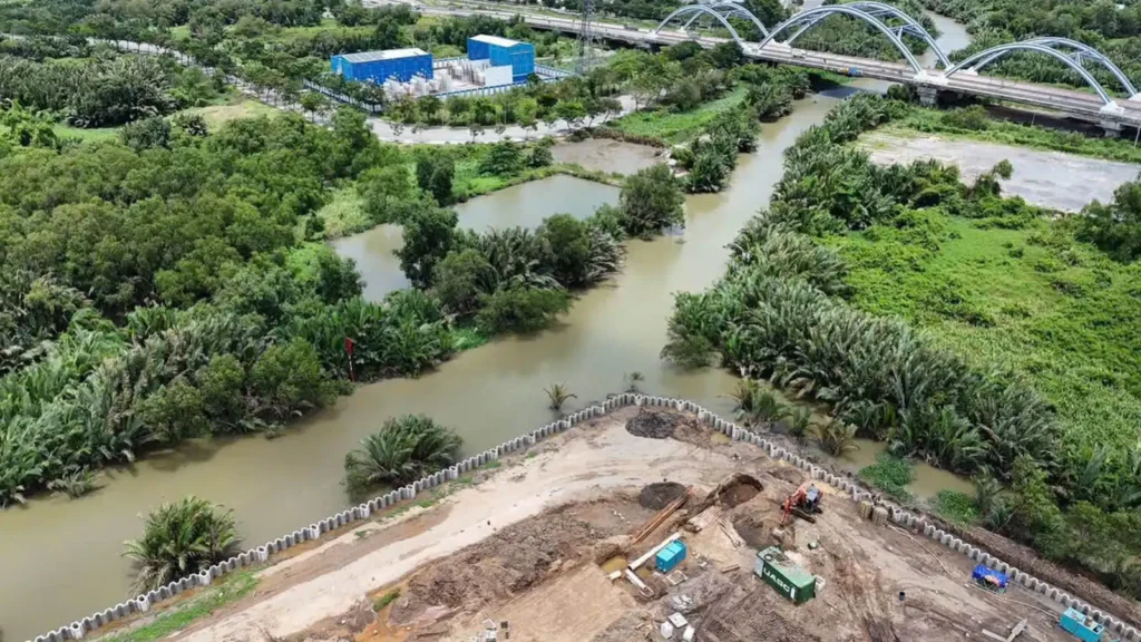 Công trường Imperia Sensa Park tháng 9/2026 phía giáp sông Rạch Chiếc